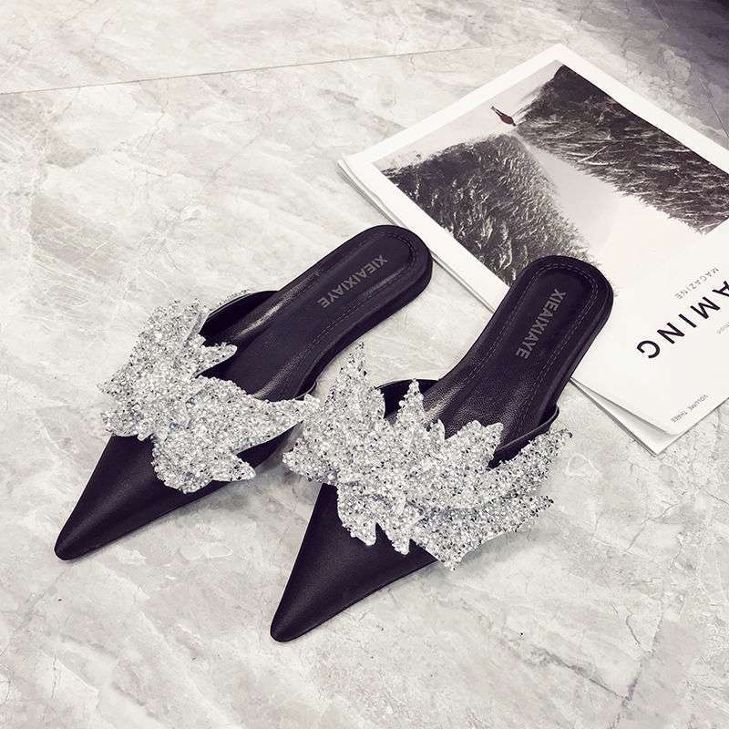 Cool Slippers Women's Summer Wear 2025 New Pointed Flat Bottom Fashion Muller Shoes Satin Sequined Bow Half Drag