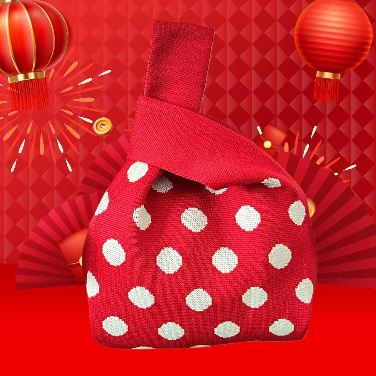 Вязаный подарочный пакет-сувенир  Год Лошади