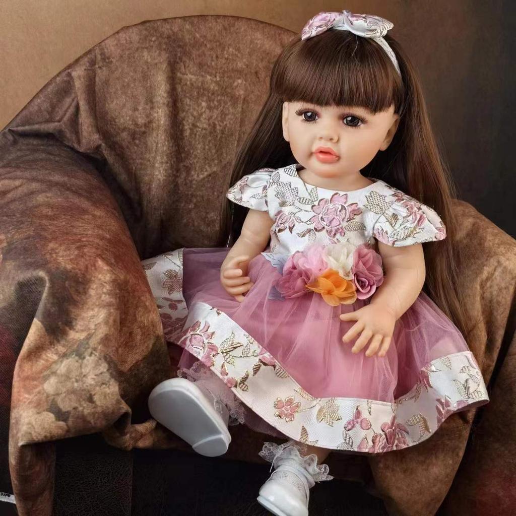 Stilig gjenfødt babydukke Realistisk 55 cm prinsesse nyfødt dukker Langt hår Bebe leketøy Elegant kjole Barnebursdag Julegaver