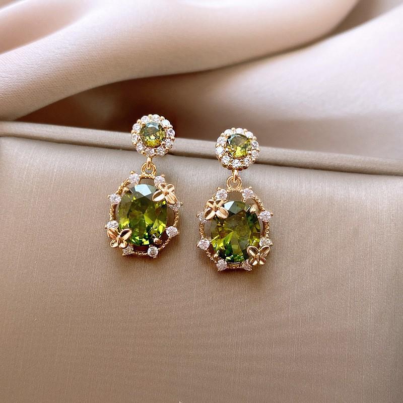 Silvernål Zirkon Utskurna Blomörhängen - Utsökta High-End Stiftörhängen med Känsla för Mode.