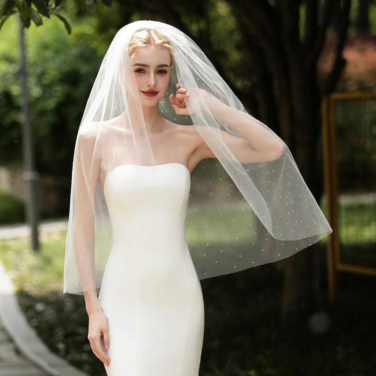 Свадебный гребень для волос с бриллиантовыми бусинами и вуалью из гипсофилы 80 cm грязно-белый