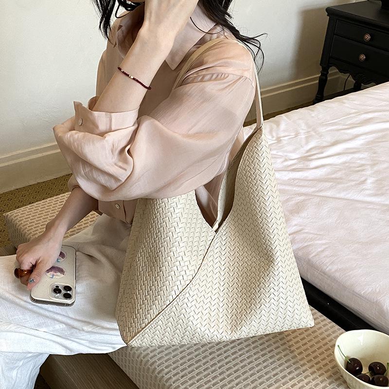 Retro Style Large Capacity Women's Woven Tote Bag - Casual, Versatile Shoulder Underarm Bag