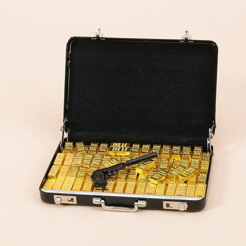 1 Takım Oyuncak Bebek Evi Minyatür Alüminyum Alaşım Bavul Altın Külçe Silah Atış Oyuncakları Model Şifreli Nakit Para Kutusu Modeli Çocuk Oyuncak