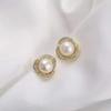 Pendientes de perlas de alta gama de moda Pendientes retro de nicho francés de lujo ligero Pendientes de perlas simples y versátiles para mujer