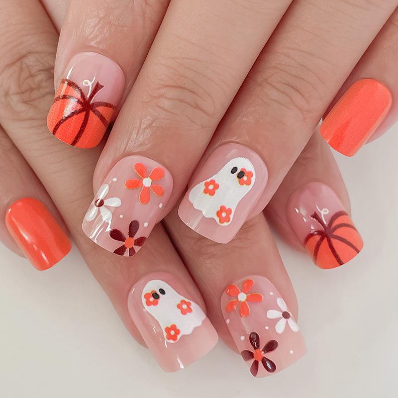 Gruseliges Halloween Nageldesign: Fledermaus-, Kürbis- & Geister-Designs - Schwarze Maniküre-Spitzen