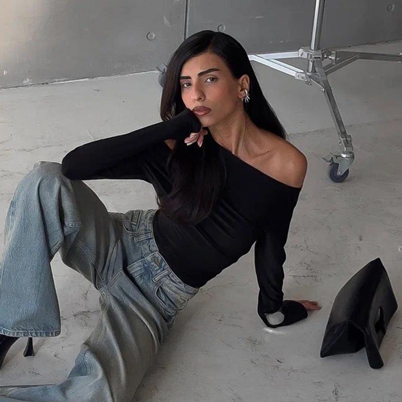 UN Europe and The United States Wind, Women's Clothing, 2025, Spring New, Fashionable Personality, Irregular, Oblique Shoulders, Pleated Slim T-shirt,