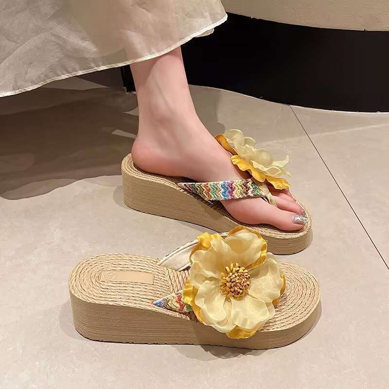 Cool slippers women's summer outer wear 2025 fashion outer wear versatile platform heel fairy wind flower vacation beach shoes
