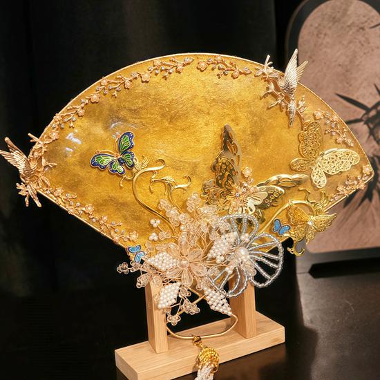Original Handmade Red Xiuhe Wedding Fan for Bride - Ancient Style Bridal Accessory.