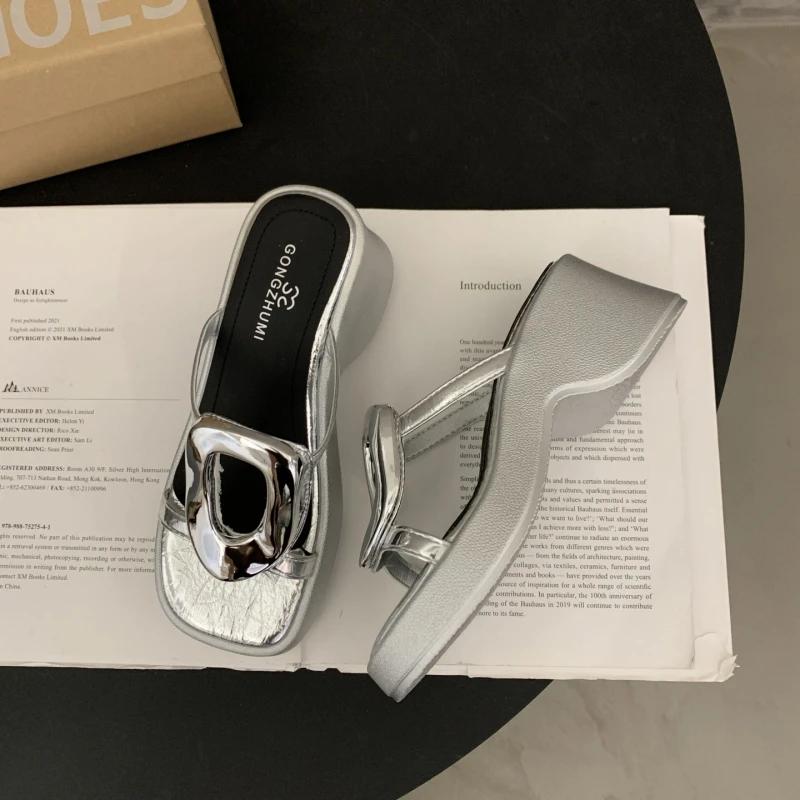 Fashion Women's Summer Fashion Open-Toe Platform Slippers Casual Metal Decoration Thick Bottom Slides for Ladies