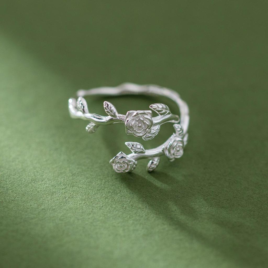 Vintage Forest Thorn Rose Ring: Elegant and Versatile Design for Women
