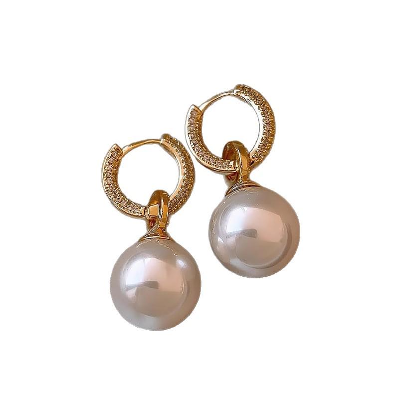 French Retro Pearl Flower Stud Earrings: Elegant, Fashionable, Versatile High-End Accessories for Women