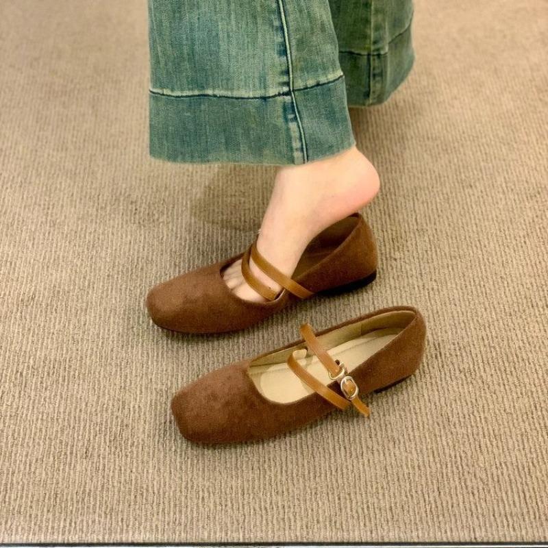 

Модные французские винтажные туфли Мэри Джейн с мелким вырезом для девочек, осень/зима 2025, новые замшевые туфли на одном ремешке, винтажные, универсальные, одинарные 40 коричневый