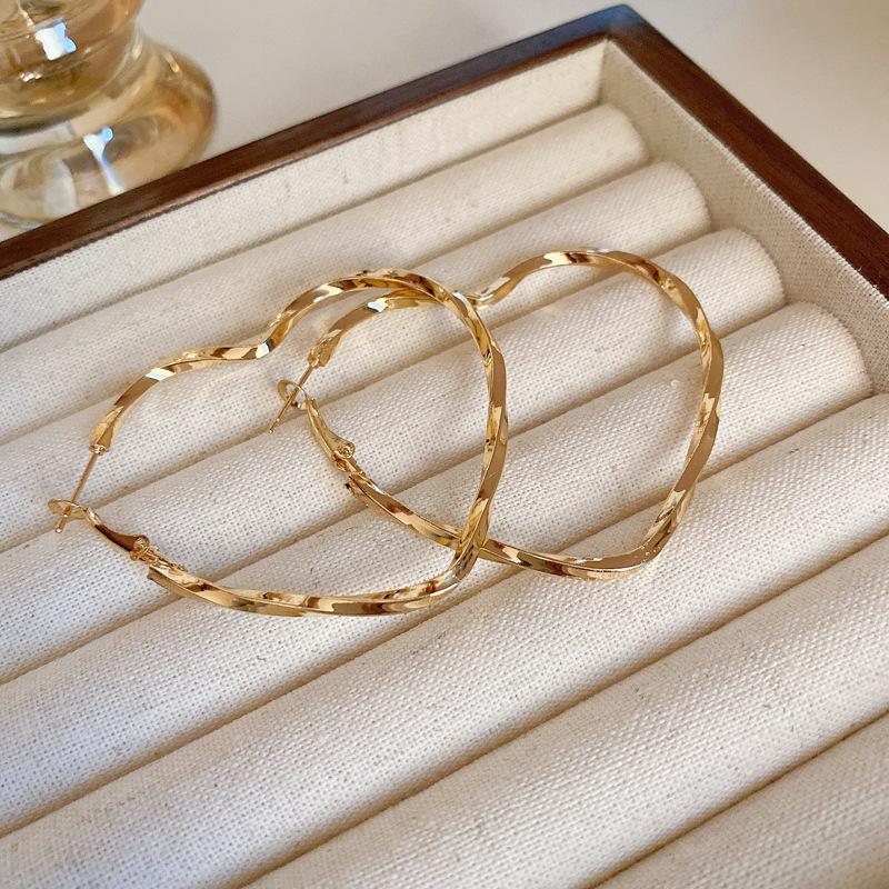 Европейские и американские металлические полые серьги-цветы с подвесками-рыбьими хвостами и жемчугом, преувеличенные серьги, серьги в стиле тяжелой промышленности