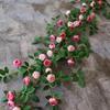 Hochwertige künstliche Rosenranke für florale Wanddekoration