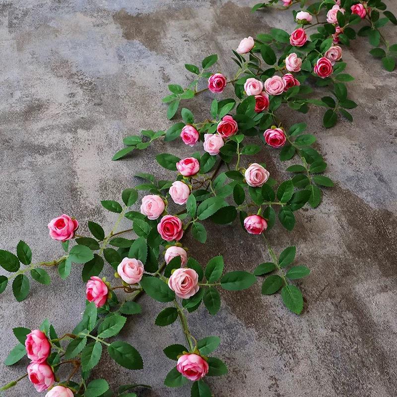 Hochwertige künstliche Rosenranke für florale Wanddekoration