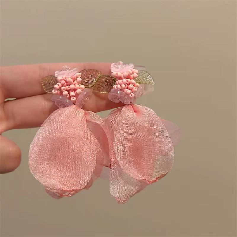 Silver Needle Heart Resin Flower Mesh Earrings: Luxurious, Sweet, Fresh, and Elegant Mori-Style Women's Jewelry