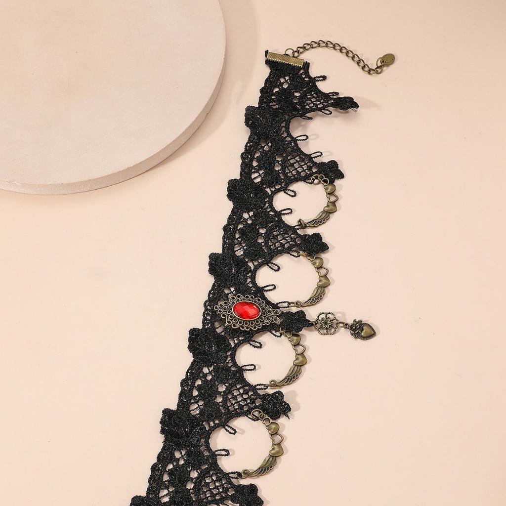 Halloween European and American Gothic Ornaments, Retro Dark Lace Collarbone Chain Choker Personality Exaggerated Necklace
