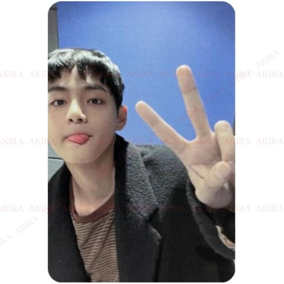 

BTS FESTA 2025 ARMY ZONE ПАКЕТ МЕРЧУ КАПСУЛЬНОГО АЛЬБОМУ 10 тис. KRW БОНУСНА Фотокартка Офіційний V / ARMY ZONE