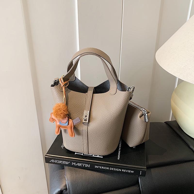 Vintage Maillard Small Bag 2025 New Casual Versatile Women's Messenger Bag Exquisite Hand-held Mother Bucket Bag