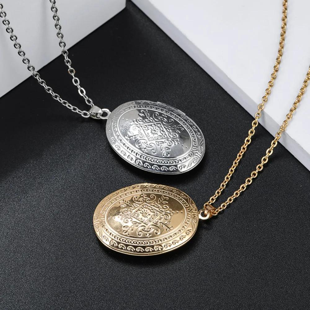 A romantic vintage oval carved photo frame pendant necklace openable photo box necklace suitable for women men wedding jewelry