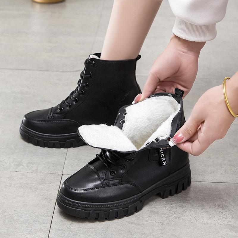 Martin boots women's autumn and winter fashion casual short boots outdoor tide and light women's boots soft-soled leather women's shoes