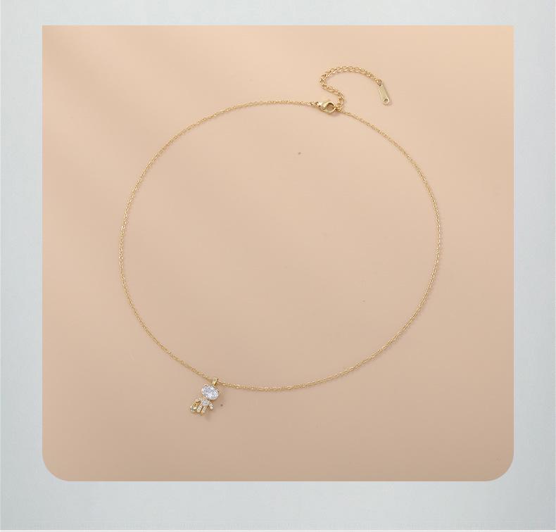 Collier pour femme en cuivre pur avec pendentif ourson en zircon micro-incrusté: Bijoux de chaîne claviculaire hip-hop luxueux, de niche et polyvalents