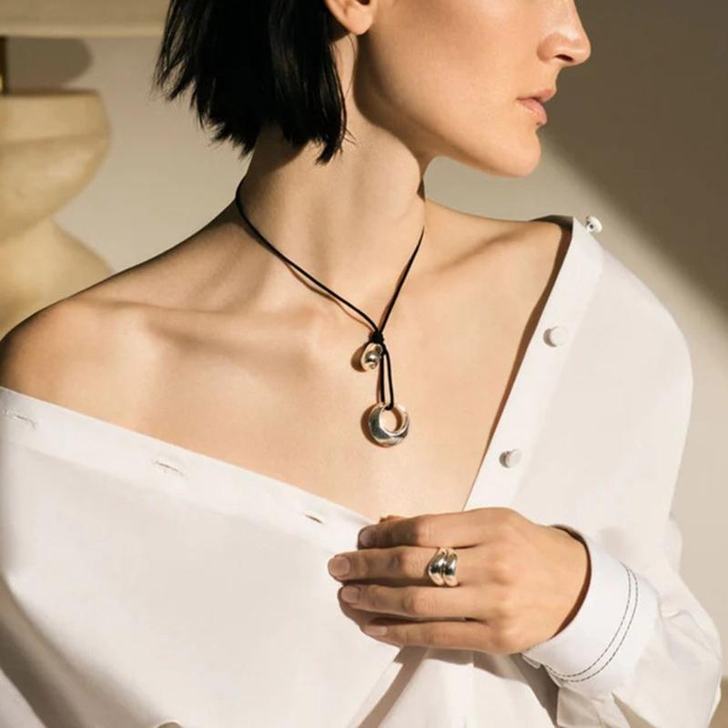 High Quality Alloy Circle Necklace Beautiful Hollow Circle Necklace Unique Neck Chain Enhancing Everyday Elegances