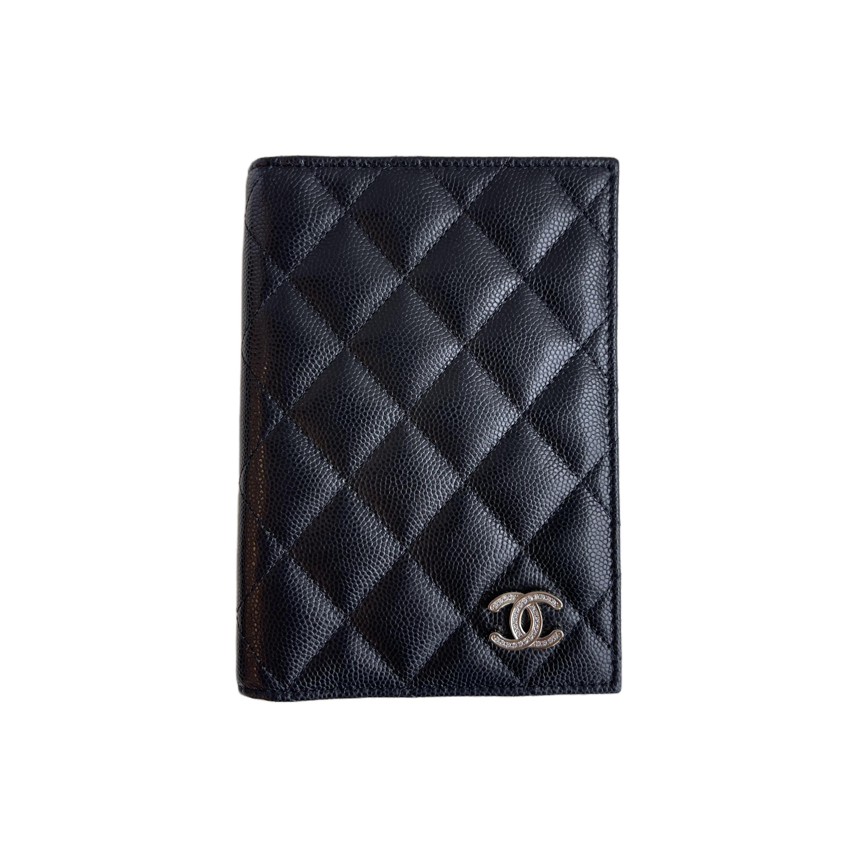 

Chanel AP4824 Small Flap Wallet Matelasse Shiny Grained Calfskin Black Gold Hardware AP4824-B21476-94305 Gift Set(Basic Set+Box+Shopping Bag)