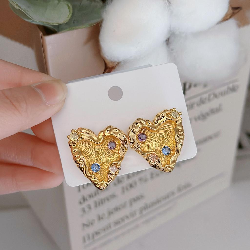 Fashion Medieval Round Love Earrings Retro Metal Stud Earrings Temperament Light Luxury Earrings Women