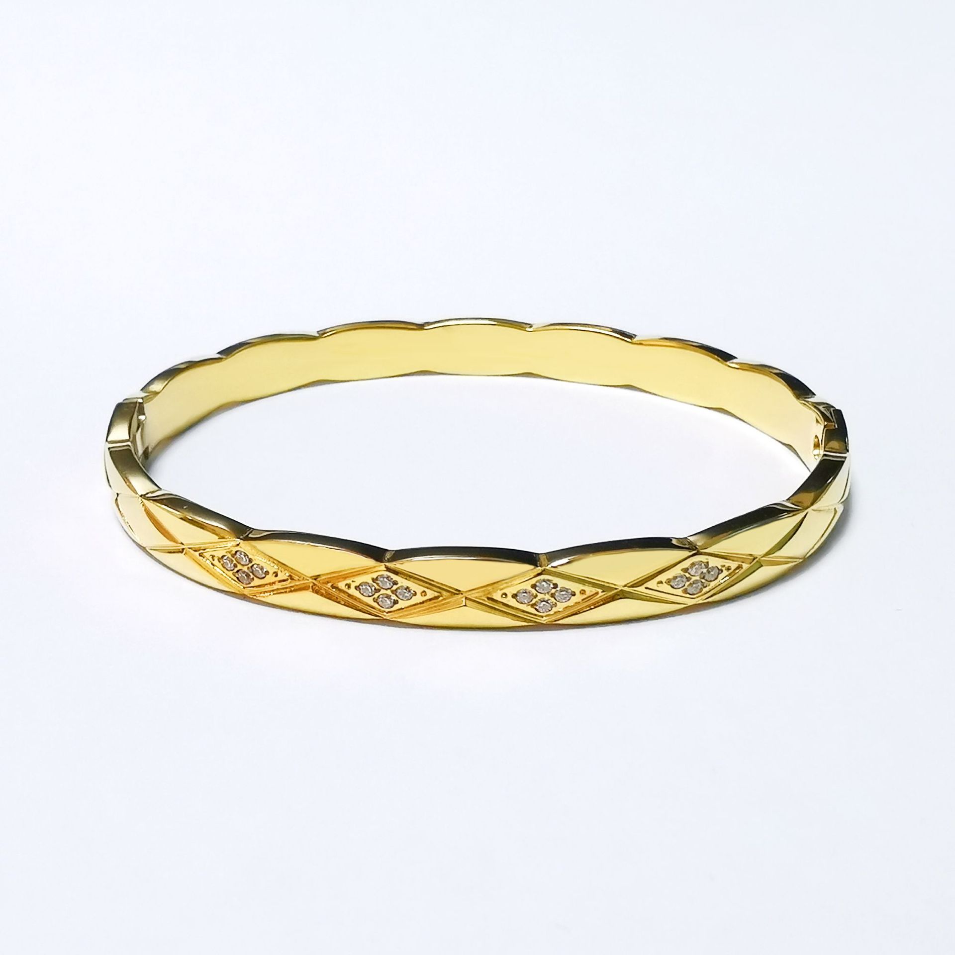

2026 Rhombus Pattern Bracelet Personality Trend Pineapple Pattern Bracelet Popular High-end Jewelry 17cm