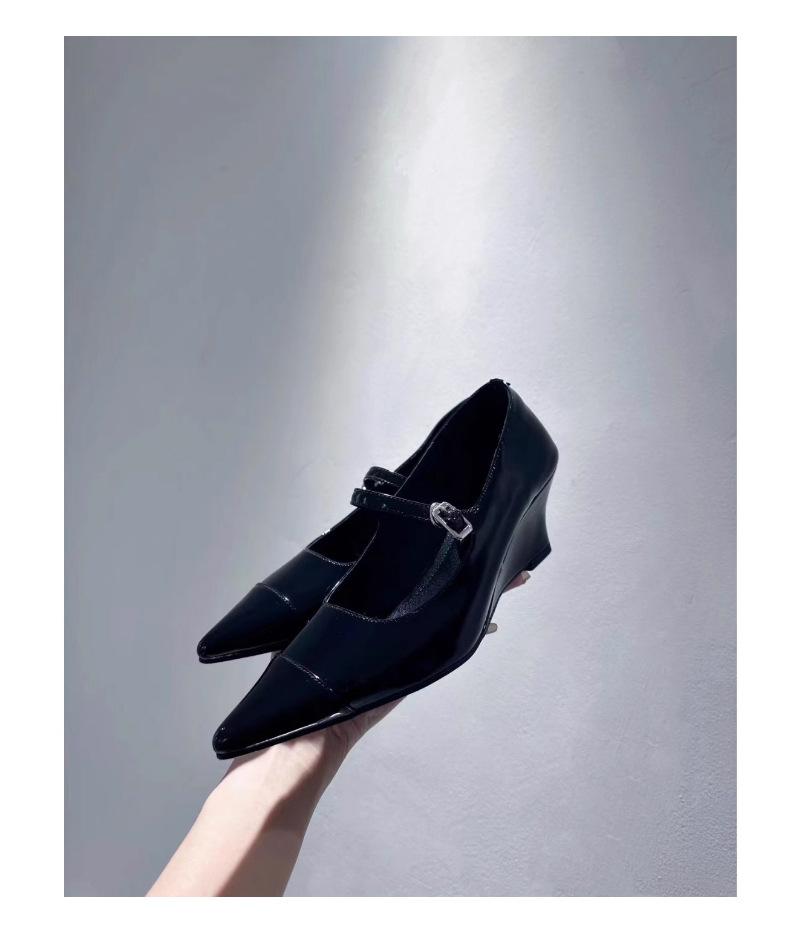 Beautiful temperament small silver high heels women's 2025 new spring special-shaped heel pointed retro wedge heel Mary Jane single shoes