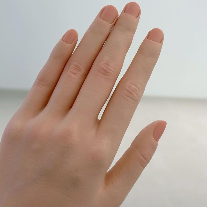 Reusable Artificial Practice Hand For Nail Art Featuring Realistic Skin Texture And Stable Base