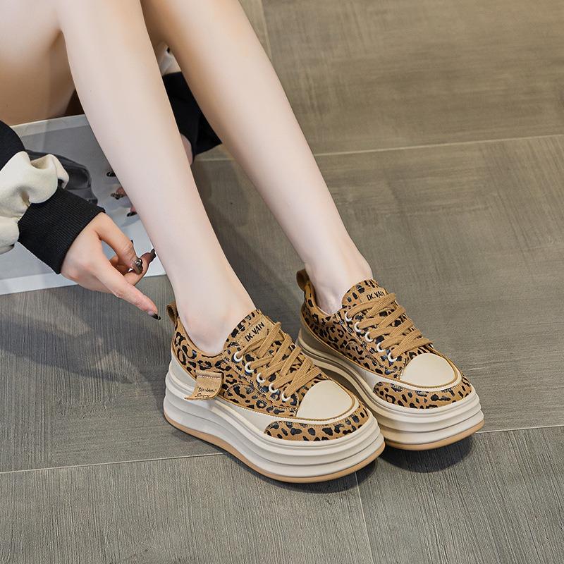 9913 leather little white shoes women's autumn new breathable feet small versatile casual board shoes