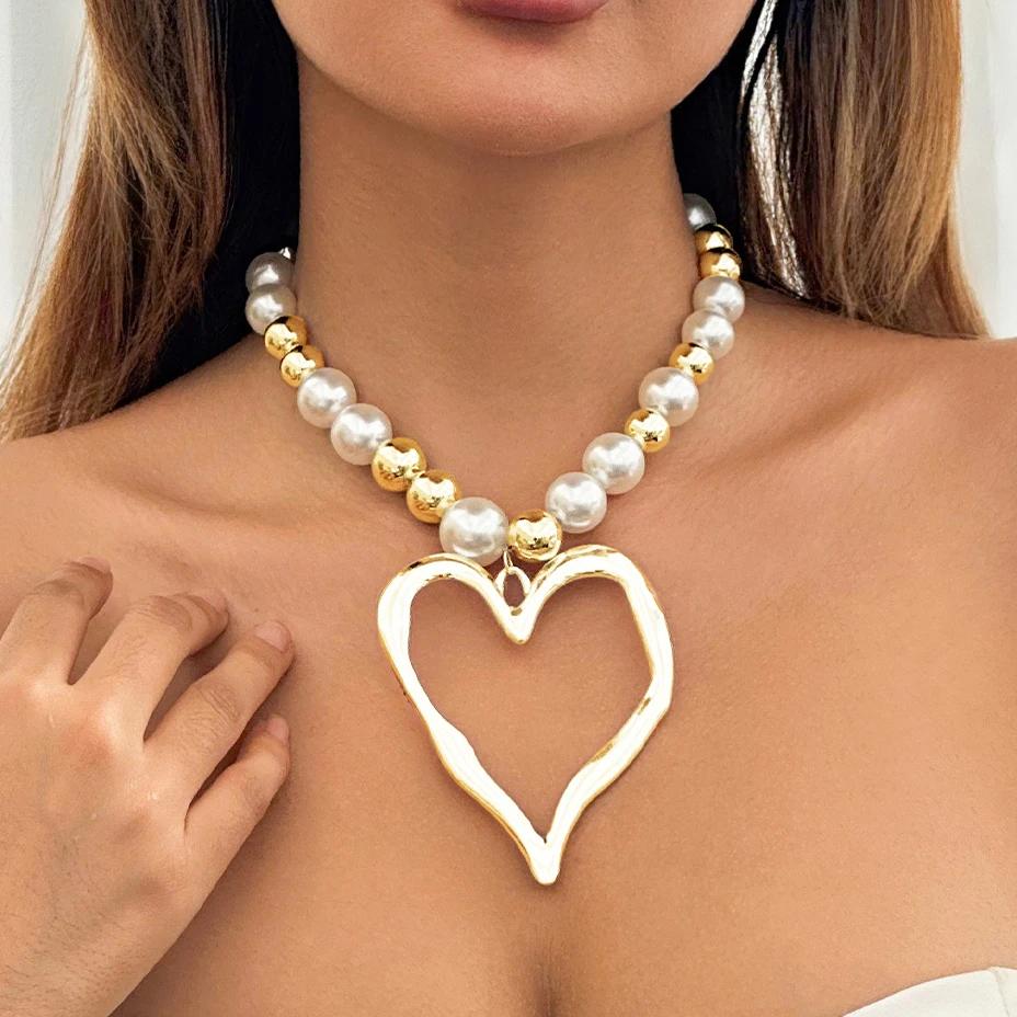 

Exaggerated Big Hollow Love Heart Pendant Choker Necklace Women 2025 Trend Imitation Pearl Beads Chain Grunge Jewelry Steampunk