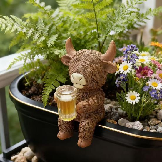Drinking Highland Cow Figurine Holding Wine Beer Cup Highland Cattle Statue Resin Animal Sculpture Outdoor Garden Flower Pot Hugger Ornament