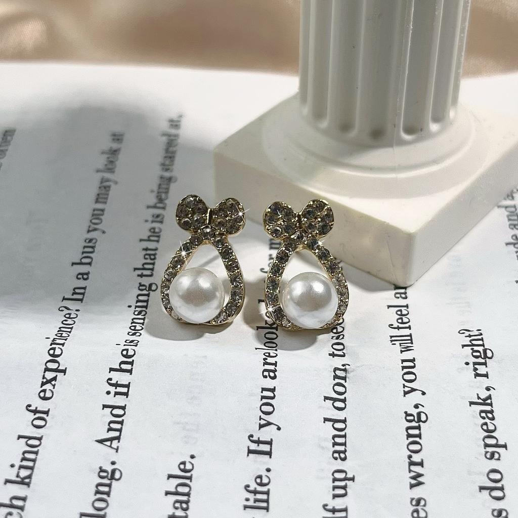 New Pearl Earrings Women's Simple Temperament Versatile Stud Earrings Douyin Jewelry Exquisite Bow