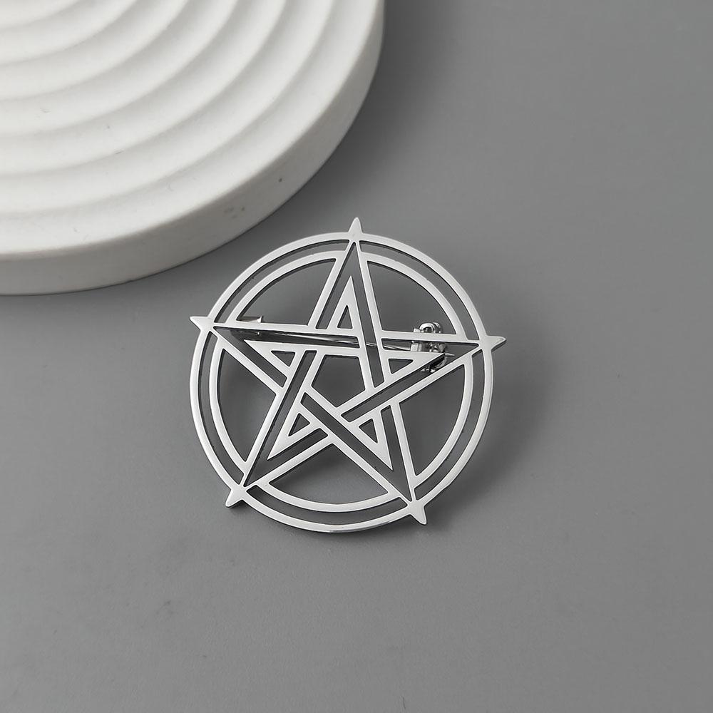 Pentagramserie brosch i rostfritt stål, symboliserar den positiva energin att avvärja ondska, symbol för kulturella slagpåsmycken.
