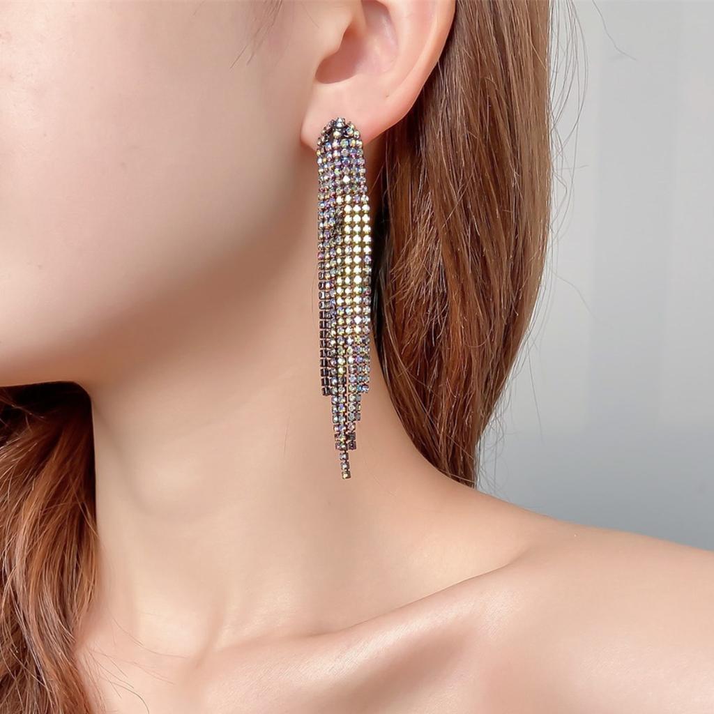 Prabangūs, itin blykstės, ilgi kutais puošti krištolo auskarai, madingi, temperamentingi, universalūs auskarai, šventiniai auskarai, moteriški auskarai (1 pora)