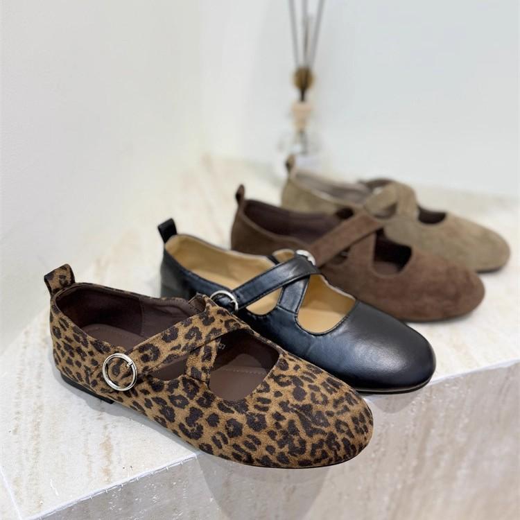 French Retro Cross-buckle Belt Shallow Mouth Mary Jane Single Shoes Women's 2025 New Versatile Commuter Flat Ballet Shoes