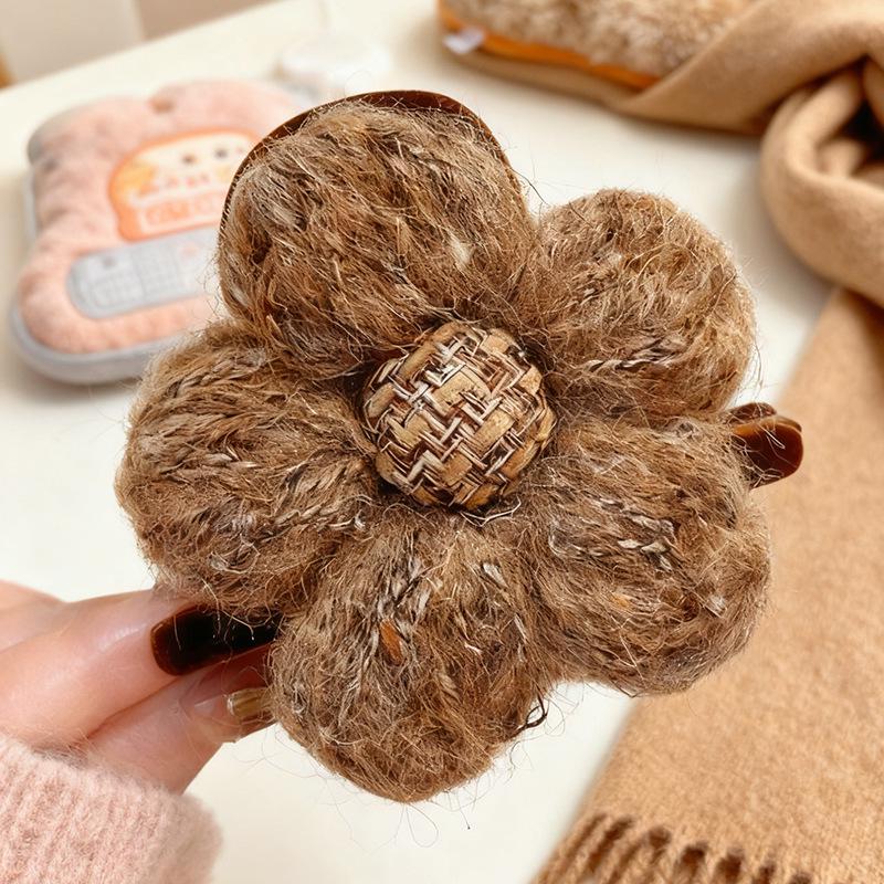 2025 Large Plush Flower Claw Clip for Women – Cute, High-End Hair Accessory
