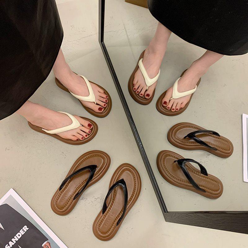 2025 flat-bottomed women's clip simple toe summer new student fashion Korean version of flip-flops cool slippers women