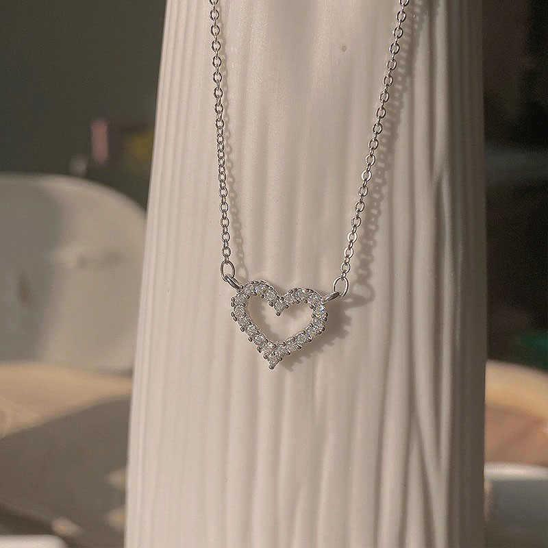 

Korean Style S925 Sterling Silver Heart Pendant Necklace for Women - Exquisite Hollow Design, Cold Style Clavicle Chain 925 Silver