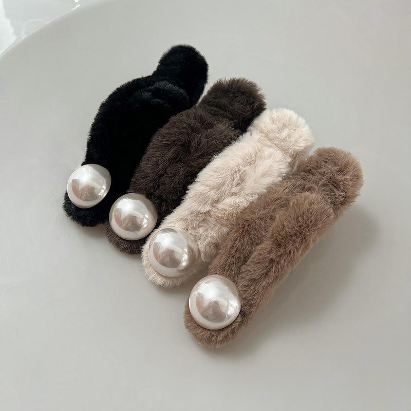 Plush Hair Clip Women Back Head Hair Duck Beak Clip Temperament Girls Hair Card Simple Sense Grab Clip Headdress Accessories