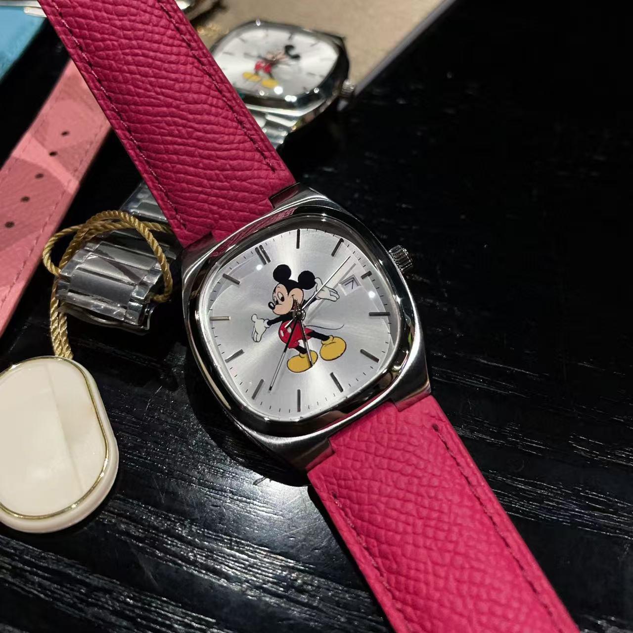 

Chic European Mickey Mouse vs. Donald Duck Retro TV Color Square Women s Watch