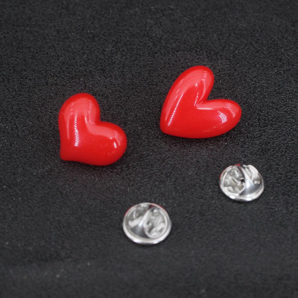 Cute Red Heart Shape Acrylic Brooch For Lovers Gift Wedding Party Clothing Bags Lapel Pins Cartoons Badge for Women Wholesale
