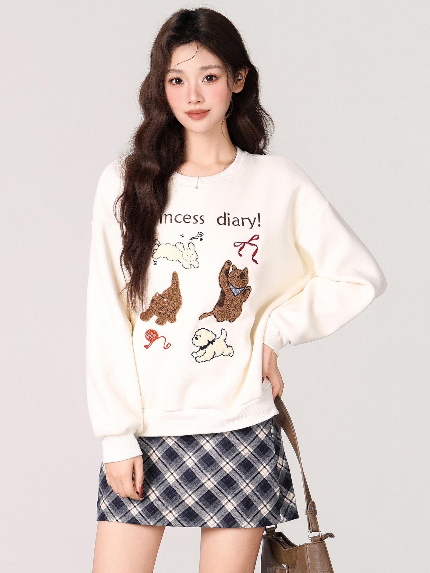 

Cartoon embroidered long-sleeved sweater women s fleece thickened bottoming shirt with autumn and winter new loose coat top women S абрикосовый