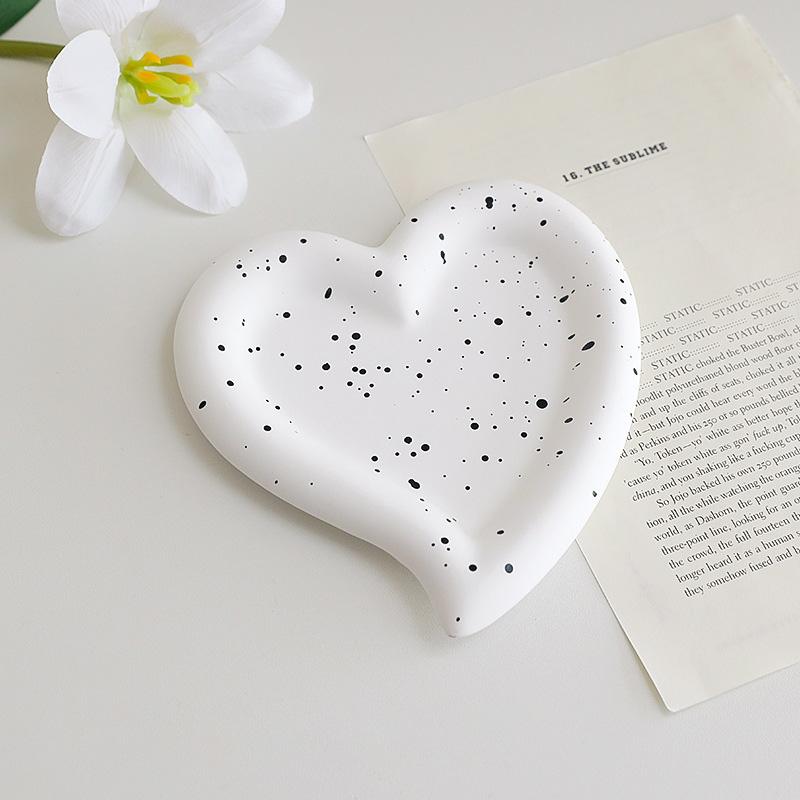 Fashion Photo Props Simple Photography Background Popular Jewelry Earrings Bracelets Gift Shoot Accessories Heart-shaped Tray