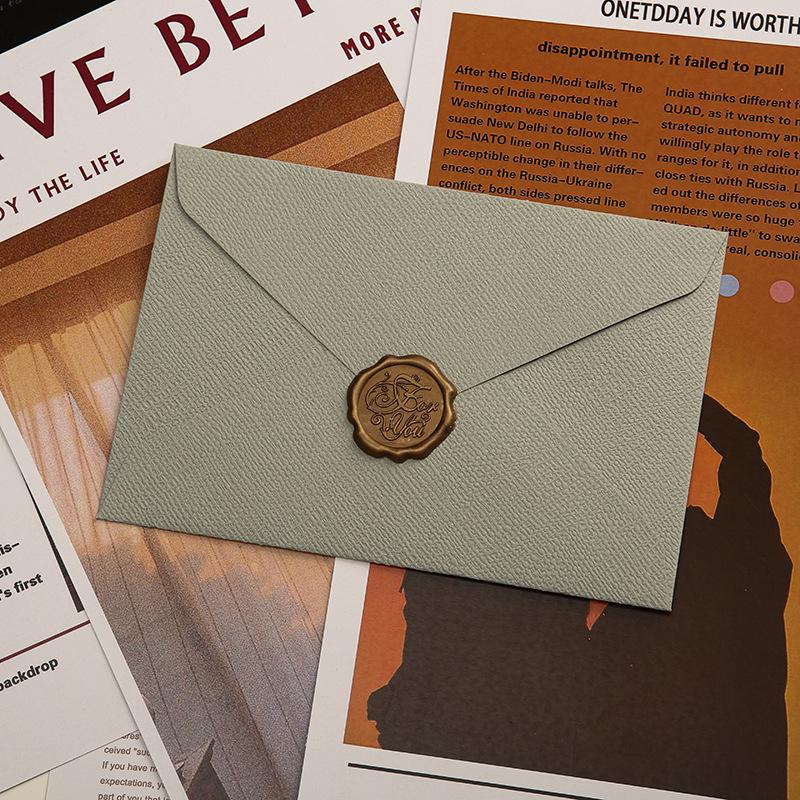 Retro Linen Texture Love Letter Set: Western Style Triangular Envelopes with Specialty Storage