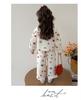 2025 Herbst Mädchen Off-White Denim-Set mit kleiner Blumenstickerei - Koreanischer Stil Zweiteiler für den Kindergarten