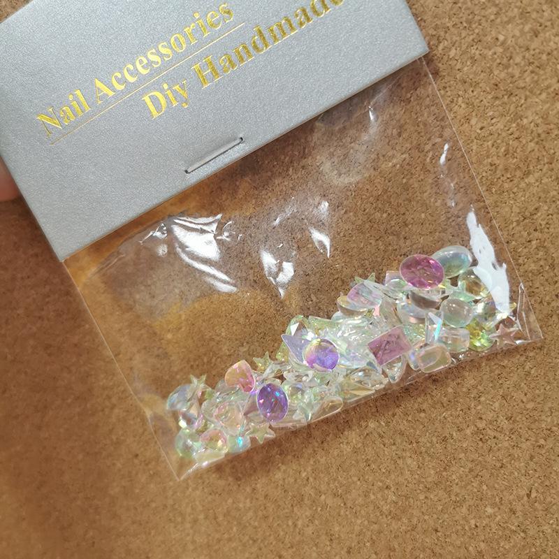 

Градиентные прозрачные стразы-сердечки для 3D-украшений для нейл-арта Mixed